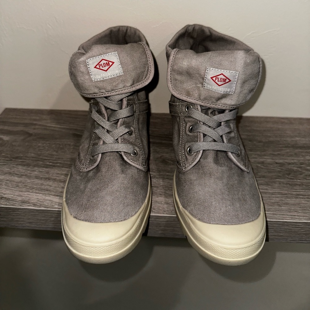 Gray Wedges - image 1